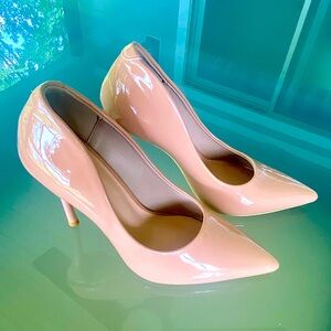 ❤️ PURE PERFECTION! A Lovely shade of Creamy Beige Hi- Heels in Size 6 ! NWOB ❤️